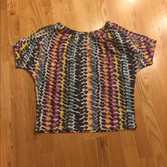 Colorful Metrostyle open shoulder top M - Picture 2 of 2